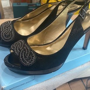 ANTONIO MELANI LIKE NEW DRESSY HEELS! Beautiful Black size 9.5